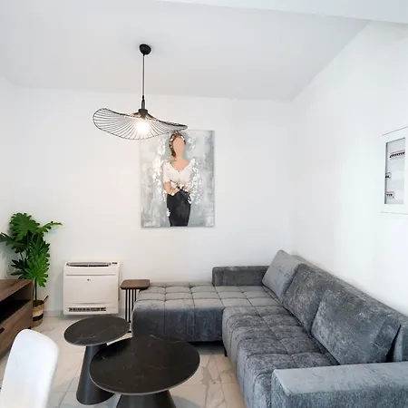 Urban Nest Апартамент
