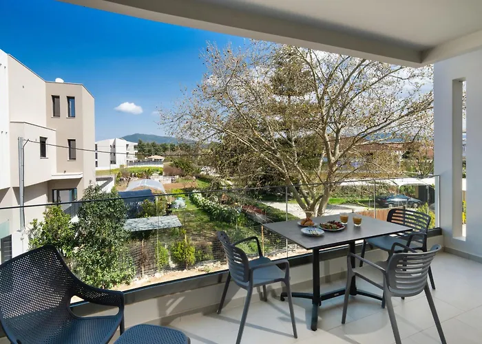 Urban Nest Apartment *