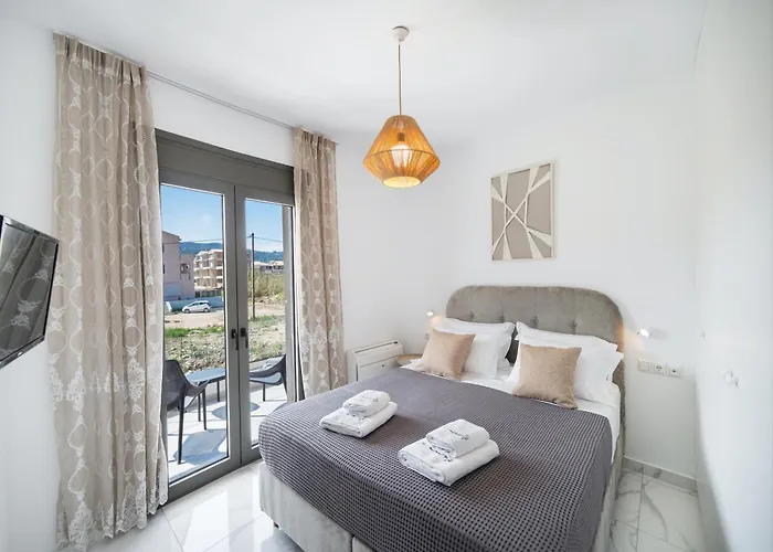 Urban Nest Apartment *